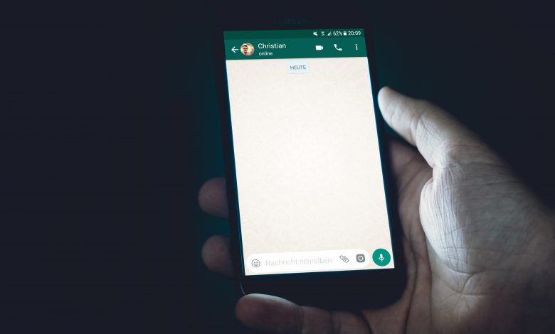 Photo of Dubbi sulla privacy di WhatsApp: i dati saranno condivisi con Facebook