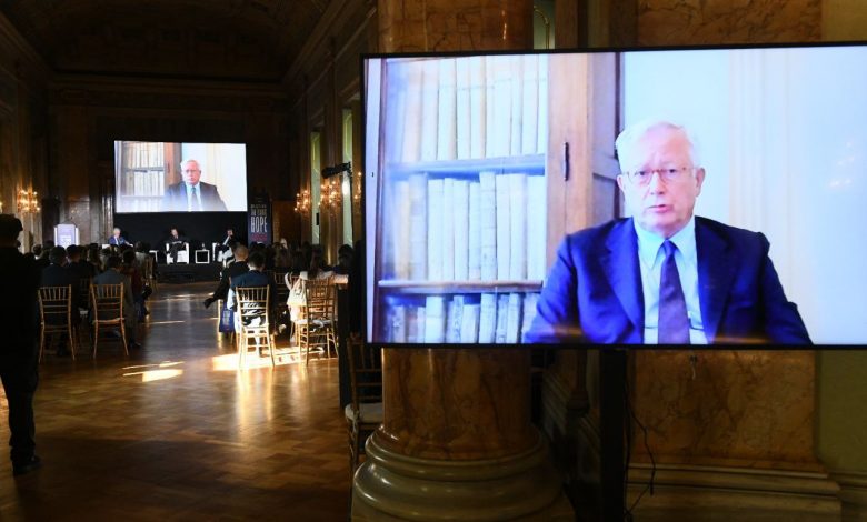 Photo of Tremonti a LaChirico: «Rapporti Ue-Russia, la democrazia non si può esportare o imporre»