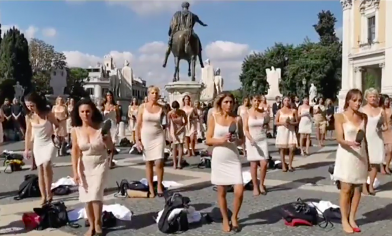 Photo of Alitalia, flashmob delle lavoratrici in Campidoglio